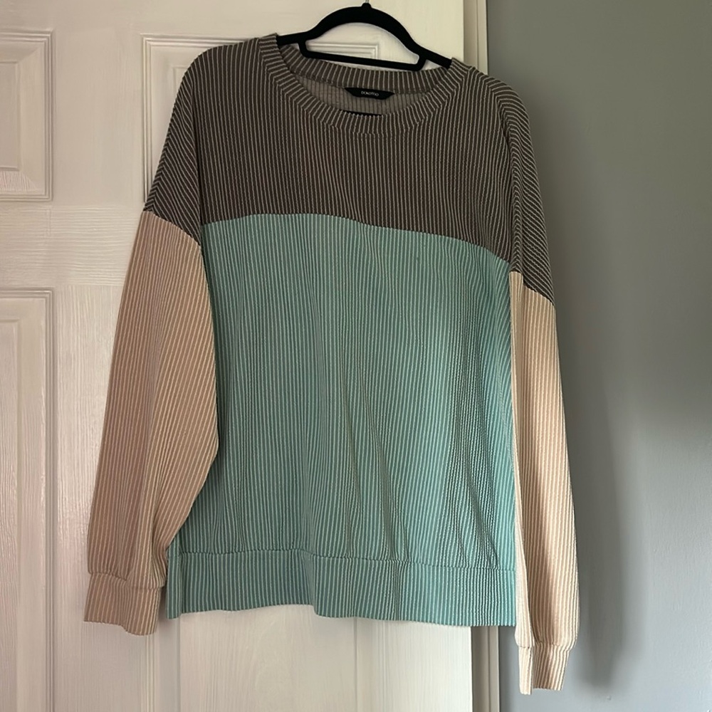 Colorblock top - Picture 2 of 4